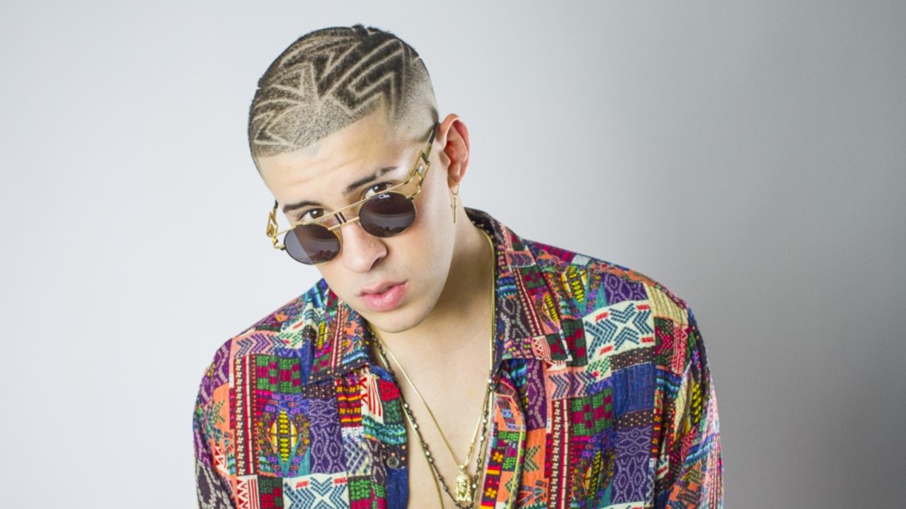 Bad Bunny Debi Tirar Mas Fotos World Tour countdown - Music